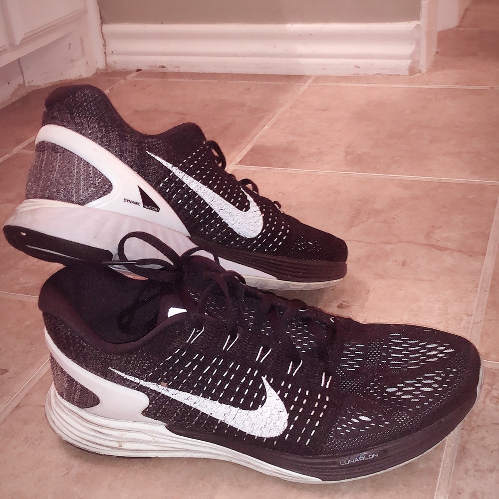 Nike running tennis shoe